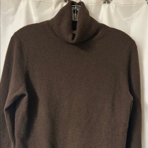 Elegant  100% cashmere Brown Turtleneck Sweater for Women. Size medium